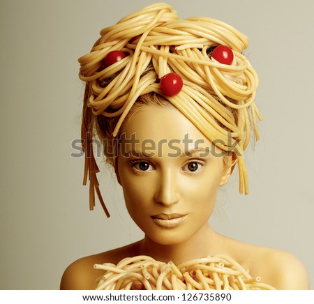 made-up girl model with the pasta in the hands