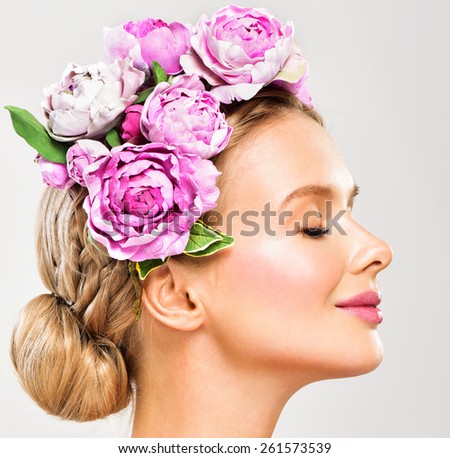 Fashion Beauty Model Girl with flowers in the hair. Bouquet of Beautiful Flowers. Perfect skin