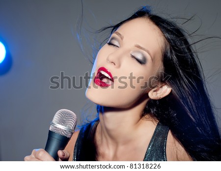 Female singing into mic