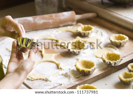 Preparing the pastry to make small cakes
