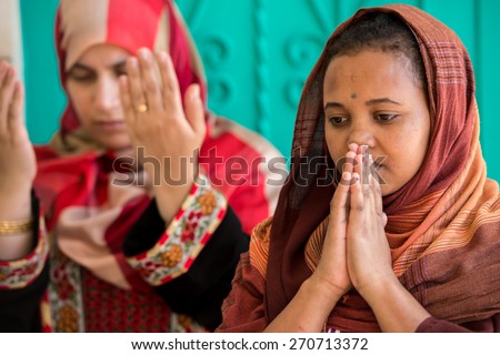Muslim and Christian women praying together