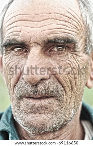 old face, elderly man, portrait outdoor