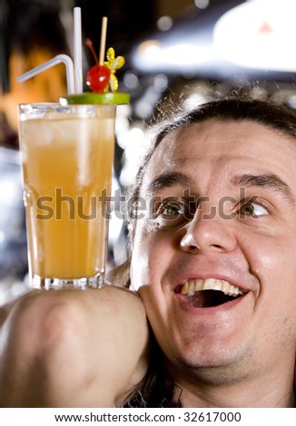 barman to do a cocktail Tequila Sunrise with lime on an elbow and smile