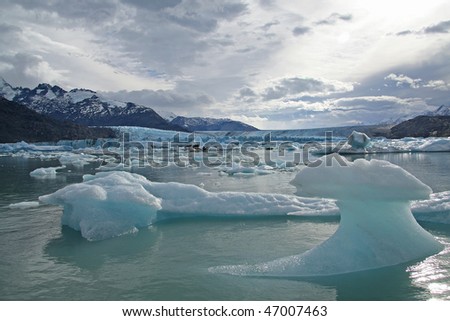 Ice blocks in lake onelli