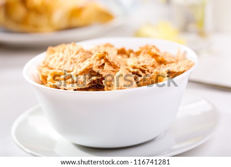 breakfast with corn flakes