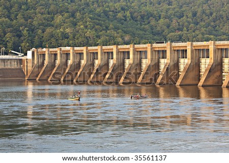 Guntersville Dam on the Tennessee River showing boats and fishermen in the water.