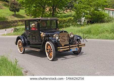 BORGO RIVOLA (RA), ITALY - MAY 1: unidentified crew on a rare old car Dodge Doctor Special (1922) in rally \
