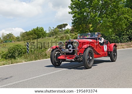 COLLE DI VAL D'ELSA, SI, ITALY - MAY 17: unidentified crew on a vintage sport car O.M. 665 SMM Superba (1930) in historical rally Mille Miglia, on May 17, 2014 in Colle di Val d'Elsa, Tuscany, Italy