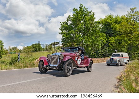 COLLE DI VAL D\'ELSA, SI, ITALY - MAY 17: unidentified crew on a vintage sport car O.M. 665 SS MM Superba (1930) in historical rally Mille Miglia on May 17, 2014 in Colle di Val d\'Elsa, Tuscany, Italy