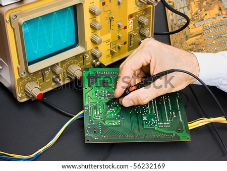 testing electronic card with oscilloscope - repair electronics components - electronics services laboratory