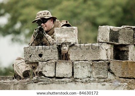 صور الجيش الامريكي Stock-photo-soldiers-in-us-army-special-forces-uniform-84630172