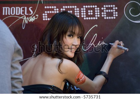 Amber Chia made her signature on the poster for V R Star Models 2008 Competition Grand Opening Ceremony