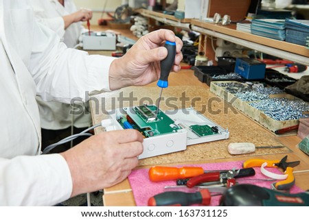 Technology process of microchip device assembling at manufacture