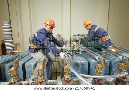 Industrial electrician lineman repairman workers team
