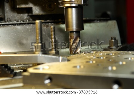 End-tooth vertical mill cutting the metall blank