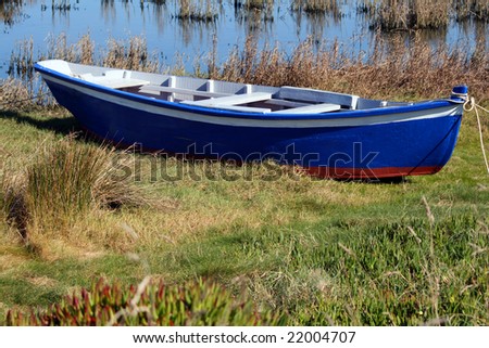 nice boat near de river