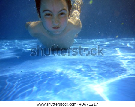 man underwater in the pool, underwater photo