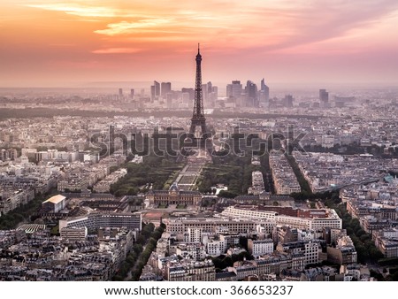Paris skyline with Tour Eiffel during sunset with pink and orange sky