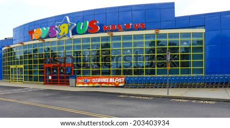 NEWPORT NEWS, VIRGINIA - JULY 3, 2014: A Toys R Us store entrance in Virginia, Having over 875 Toys R Us stores in the United States and more than 625 stores in other 35 countries.
