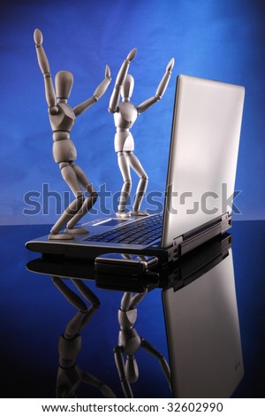 A couple of dummies successfully fix a laptop.