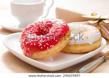 Delicious doughnut with confectioner\'s sugar.