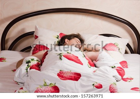 Picture with a man sleeping in bed