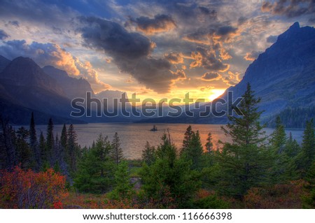 Sunset at Saint Mary Lake and Wild Goose Island, Going To The Sun Road, Glacier National Park, Montana, America