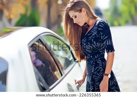 girl want open door of car outside
