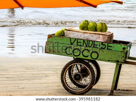 Vende-se Coco: Coconut for sale in Brazil