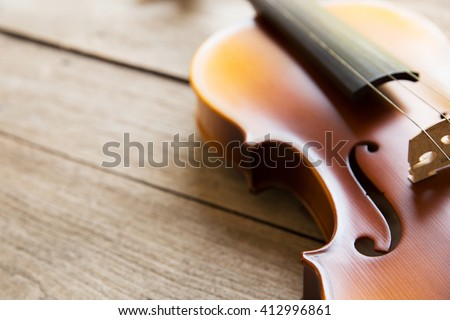violin unplugged music instrument with wood background