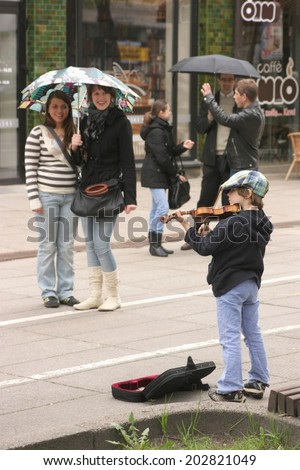 KAUNAS, LITHUANIA - MAY 01: Unidentified young violin player in pedestrian street during Street Music Day on May 01, 2010 in Kaunas, Lithuania
