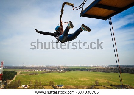 Ropejumping: people in flight from a height.