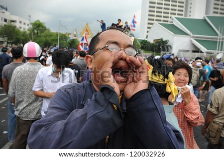 BANGKOK - NOV 24: A nationalist anti-government protesters from Pitak Siam rallies at Makhawan Bridge on Nov 24, 2012 in Bangkok, Thailand. Pitak Siam are calling for the government to be overthrown.
