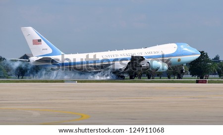 BANGKOK - NOV 18: Air Force One lands at Don Muang International Airport as US President Barack Obama begins a historic tour of Southeast Asia on November 18, 2012 in Bangkok, Thailand.