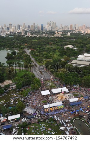 BANGKOK - AUG 4: Several thousand anti-government protesters rally at Lumpini Park on Aug 4, 2013 in Bangkok. The royalist protesters known as the People's Army call for the government to be removed.