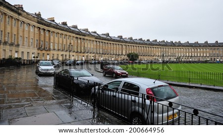 BATH - OCT 4: View of the Royal Crescent designed by architect John Wood the Younger in late 18th century on Oct 4, 2012 in Bath, UK. The Royal Crescent consists of 30 terraced Georgian Town Houses.