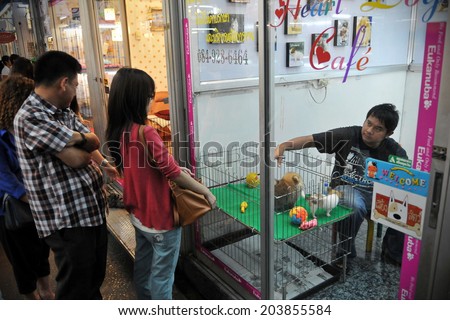 BANGKOK - SEP 11: People browse a pet shop at Chatuchak Weekend Market Sep 11, 2011 in Bangkok, Thailand. The Thai capital\'s Chatuchak is the world\'s largest outdoor street markets with 15,000 stalls.