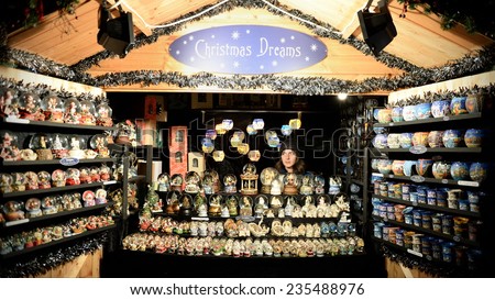 BATH - NOV 30: View of a Christmas market booth in the streets surrounding Bath Abbey on Nov 30, 2014 in Bath, UK. The market has become an annual fixture for the historic Unesco World Heritage City.