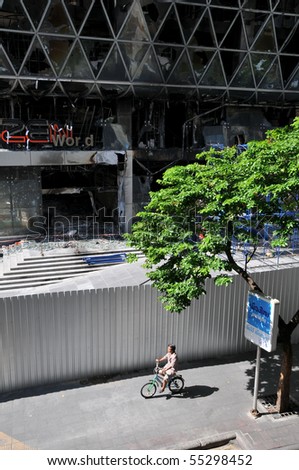 BANGKOK - MAY 23: Fire damaged exterior of Zen Central World shopping mall in the aftermath of the anti government \'Red Shirt\' protest May 23, 2010 in Bangkok, Thailand