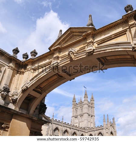 Historic Bath Abbey Framed by an Ornate Georgian Bridge