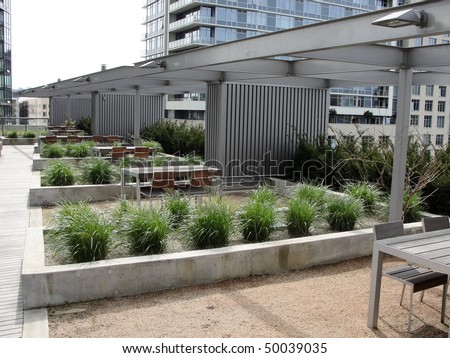 green eco roof design on modern office building