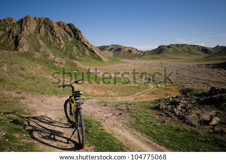 mountain bicycle amongst hills