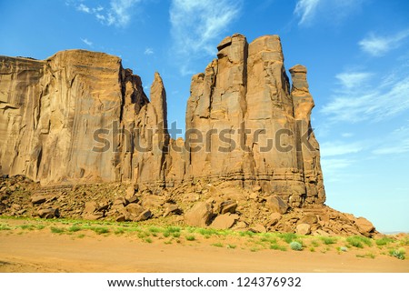 The Bird and the Hand Buttes are giant sandstone formations in the Monument valley made of sandstone
