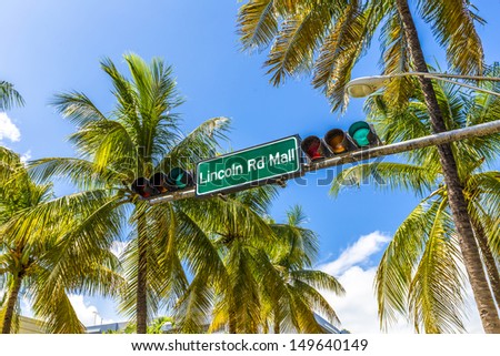 street sign Lincoln Road Mall in Miami Beach, the famous central shopping mall street in the art deco district