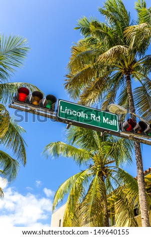 street sign Lincoln Road Mall in Miami Beach, the famous central shopping mall street in the art deco district