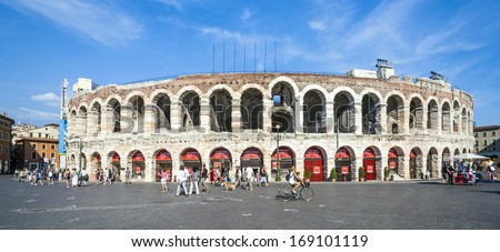 VERONA, ITALY  - AUG 5: visitors at the arena di verona on  Aug 5, 2009 in Verona, Italy.  The Arena was built by the Romans in the 1st century AD, in the Augustan period.