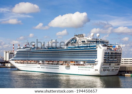 FORT LAUDERDALE, USA - AUG 1, 2010: Cruiseship Emerald Princess is on the pier on in Fort Lauderdale, USA. Launched in 2007, with 900 balcony rooms is one of the largest cruise ships in the world.