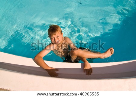 child is posing in the pool and makes fun