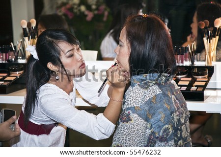 BANGKOK, THAILAND - May 11: cosmetic company AMWAY sponsors a makeup course with its products in the central world center and assists woman in using products , May 11, 2009 in Bangkok, Thailand