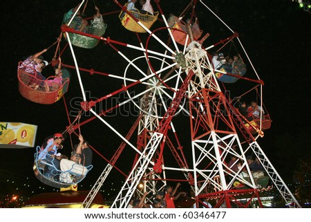 CANDY, SRI LANKA - AUG 13: big wheel powered by man as amusement part of  the festival Pera Hera in Candy to celebrate the tooth of Buddha August 13,2005, Candy, Sri Lanka